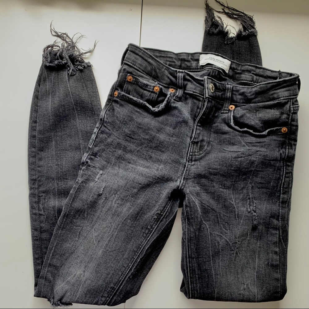 Black ripped skinny jeans